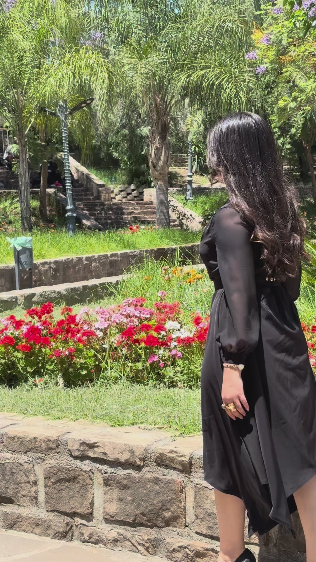 ROBE NOIR MANCHES FOULARD